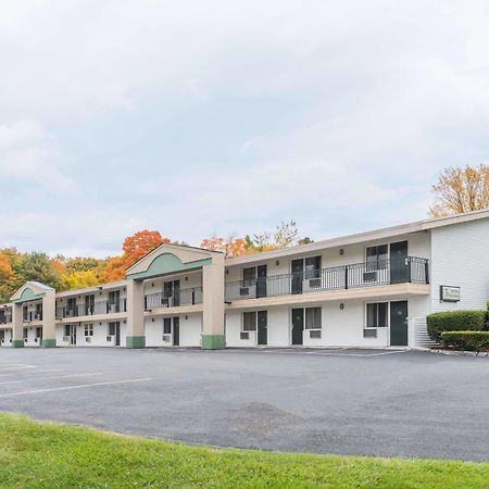 Days Inn By Wyndham Lenox Ma 外观 照片