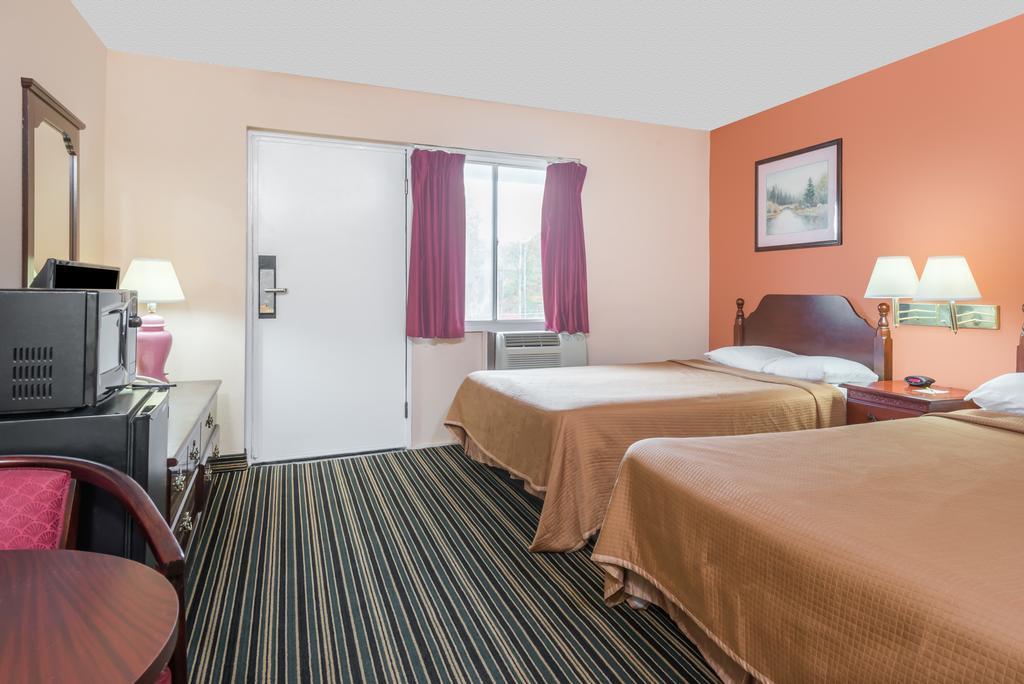 Days Inn By Wyndham Lenox Ma 外观 照片