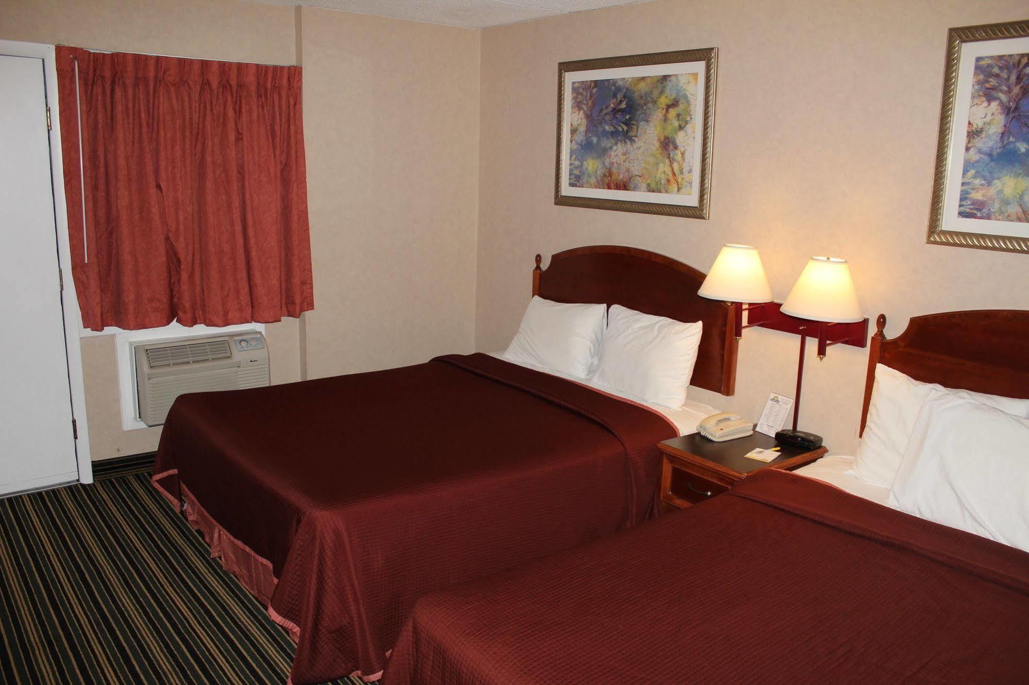 Days Inn By Wyndham Lenox Ma 外观 照片